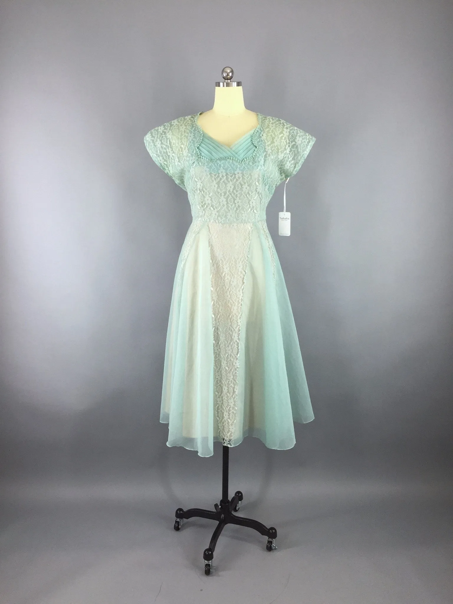 Vintage 1950s Sea Foam Green Chiffon Lace Dress