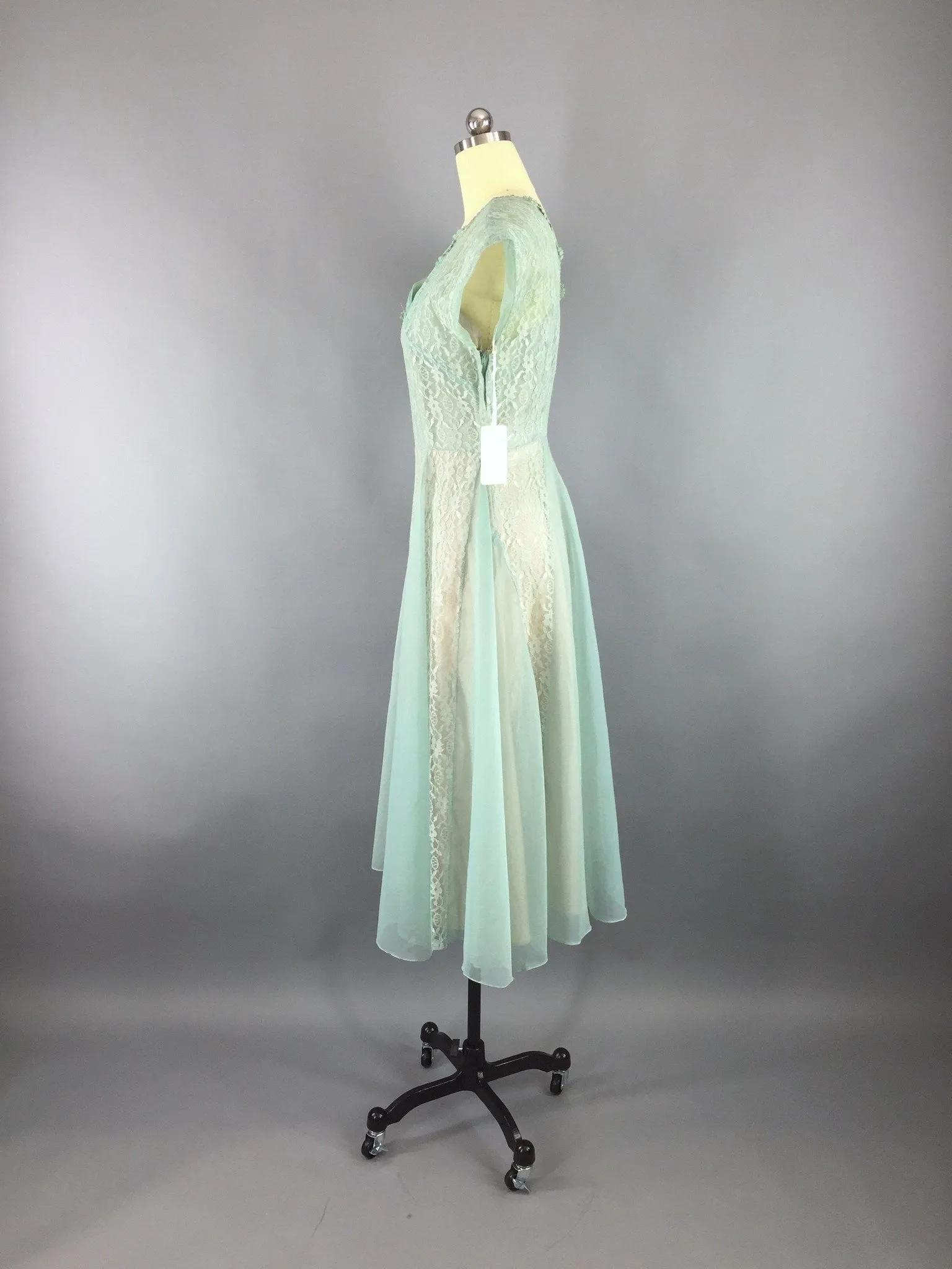 Vintage 1950s Sea Foam Green Chiffon Lace Dress