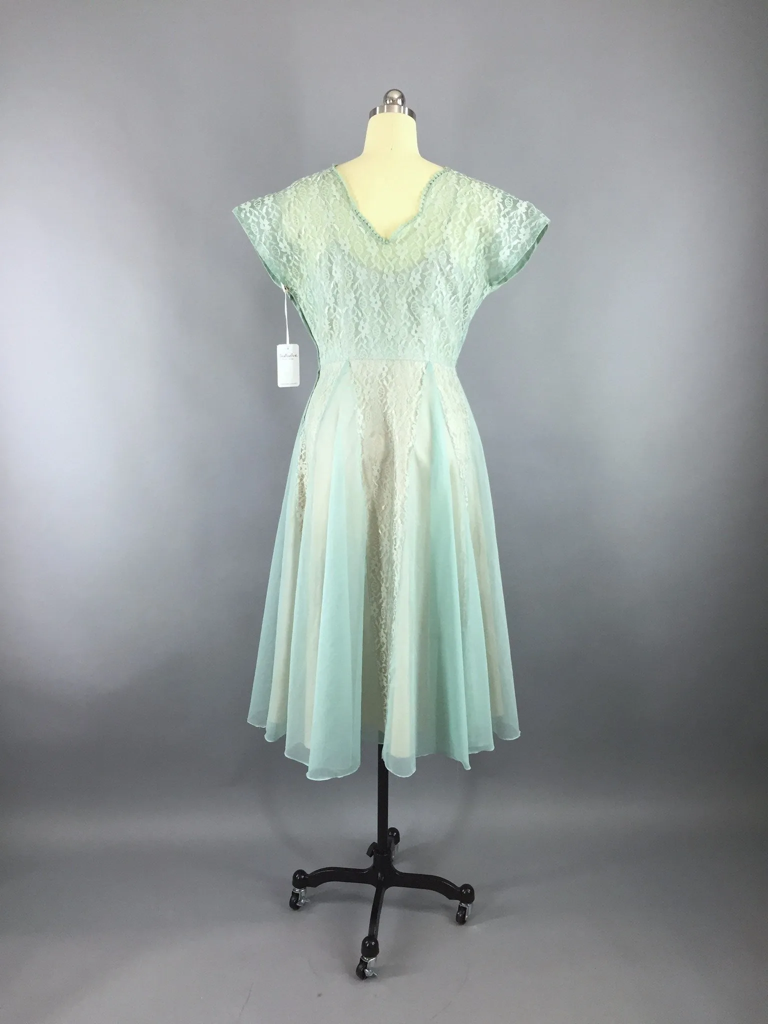 Vintage 1950s Sea Foam Green Chiffon Lace Dress